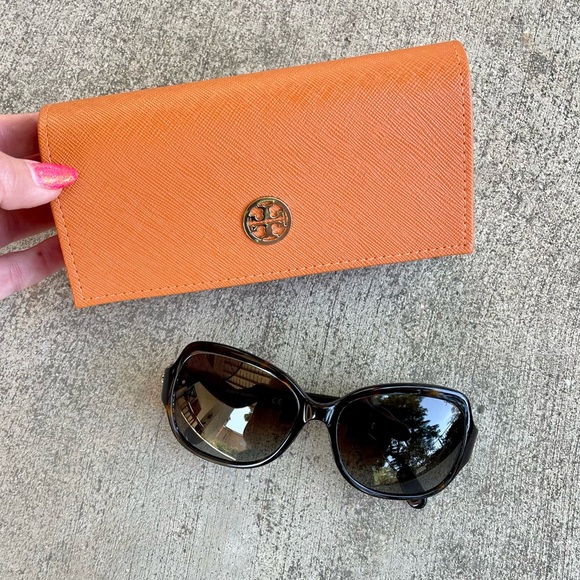 Tory Burch Accessories - Tory Burch Sunglasses With Case And Cloth TY7059